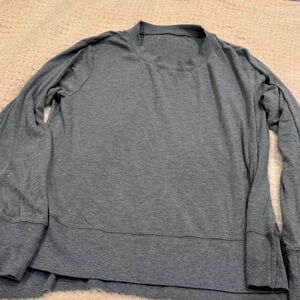 Alo Yoga women’s long sleeve shirt